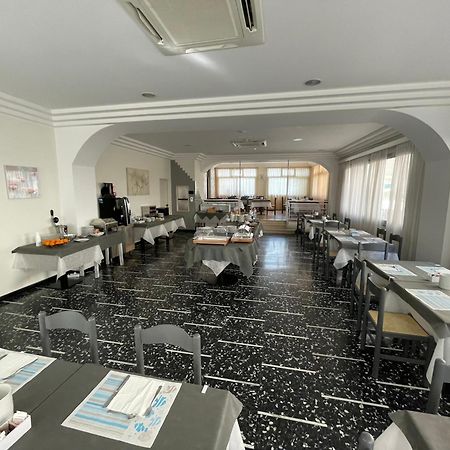 Hotel D'Annunzio Cattolica Eksteriør bilde