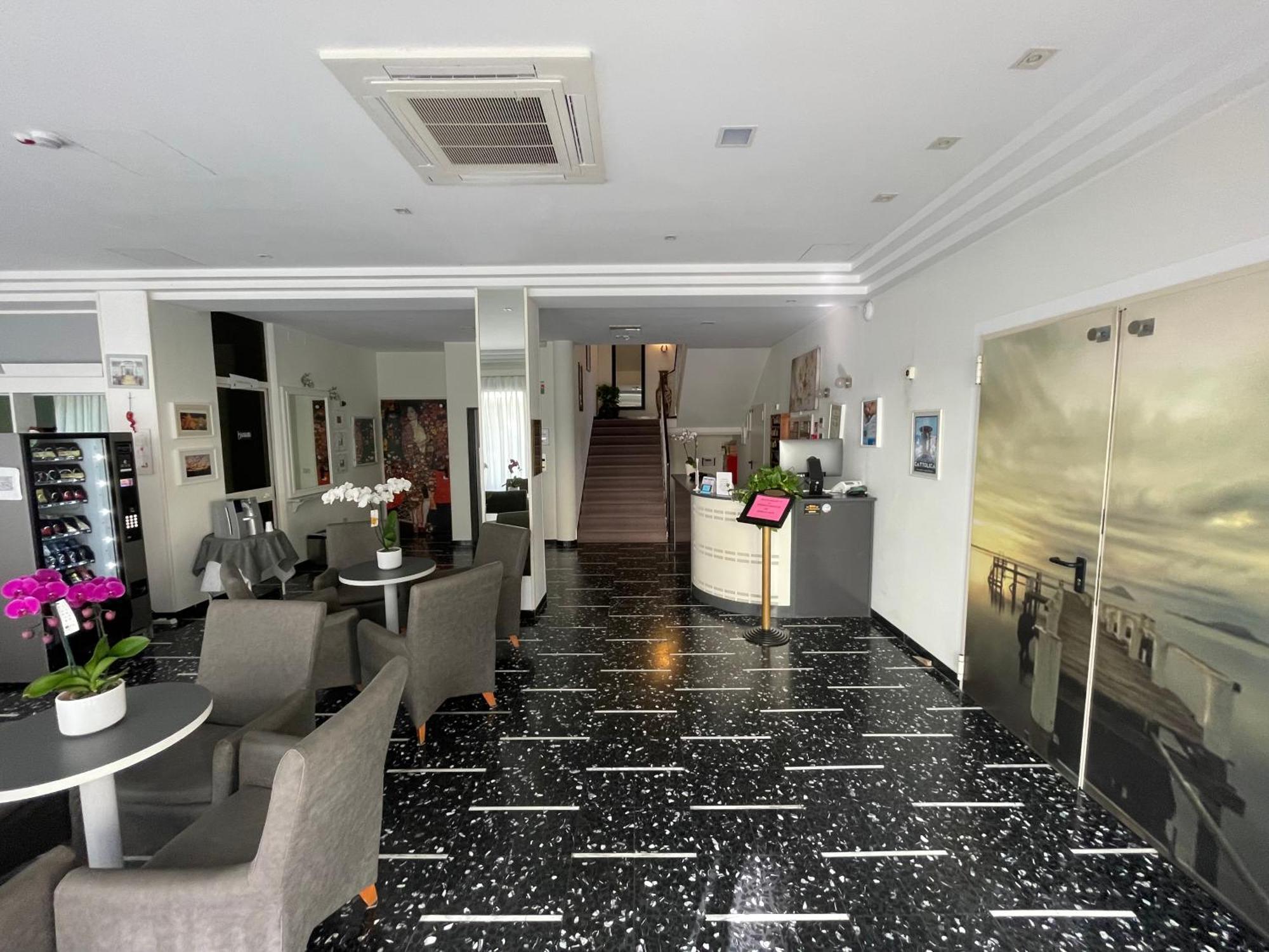 Hotel D'Annunzio Cattolica Eksteriør bilde